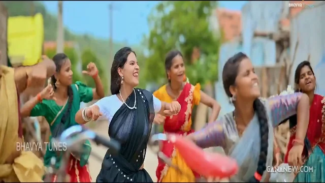 Stree 2 (2024) Hindi Movie HDRip Screenshot 3